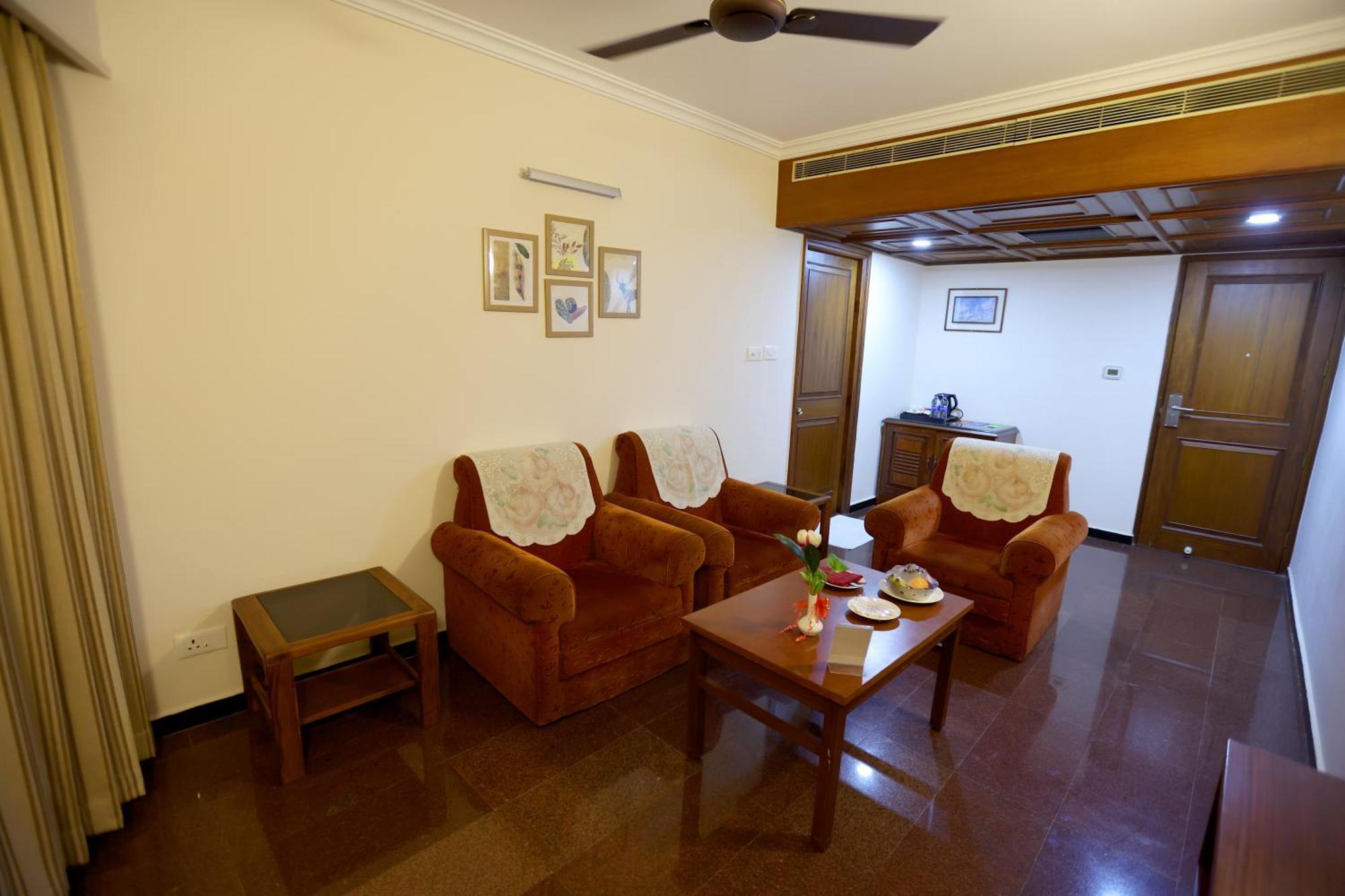 Готель Breeze Residency Tiruchirappalli Екстер'єр фото