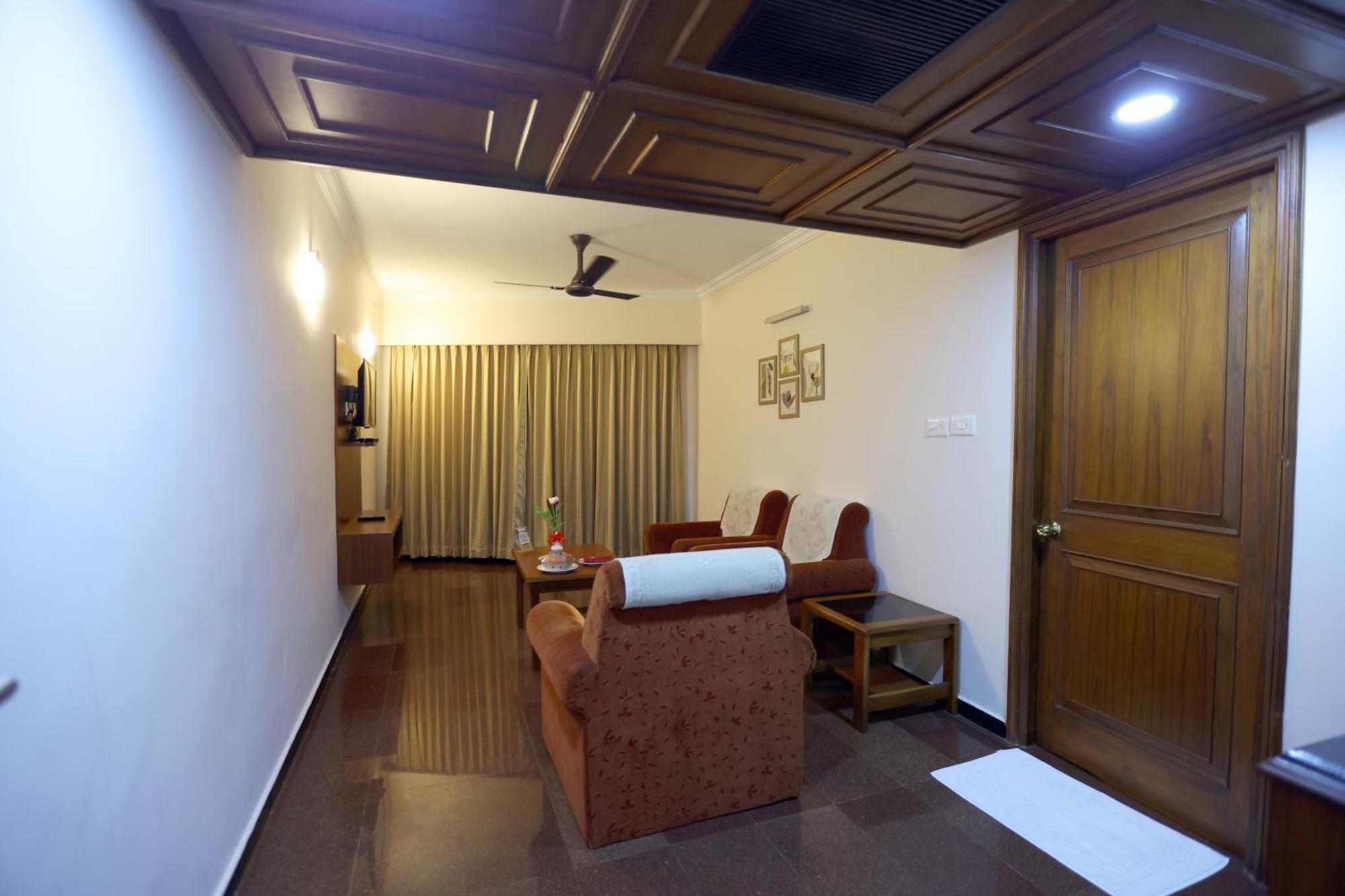 Готель Breeze Residency Tiruchirappalli Екстер'єр фото