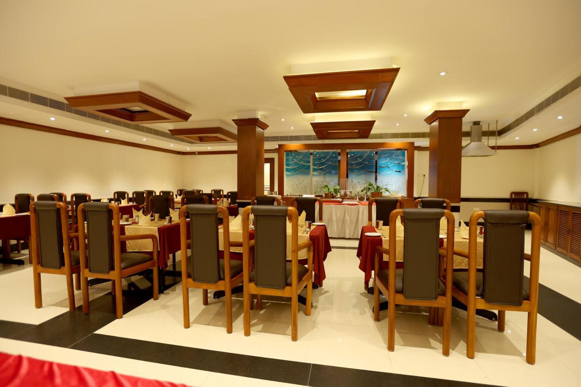 Готель Breeze Residency Tiruchirappalli Екстер'єр фото